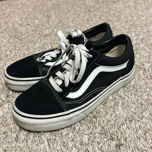 Black old school Vans shoes size 5 in women’s, 3.5 in men’s